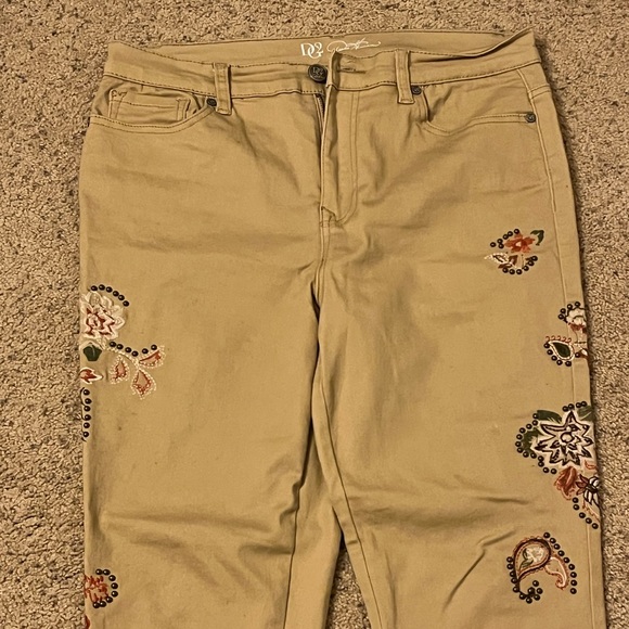 DG2 DIANE GILMAN Jeans Embroidered Embellished NWOT!! Size 12 - Picture 3 of 16